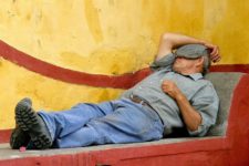 Estrategia para evitar despertar como un zombi luego de una siesta