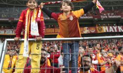 Aficionados del futbol. Imagen de senol sengül en Pixabay